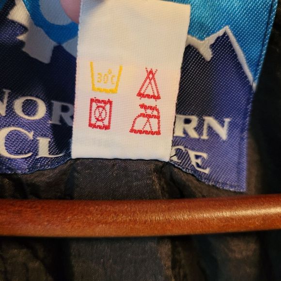 Northern Climate Vintage Lightweight Jacket with Oversized Buttons - Picture 6 of 7